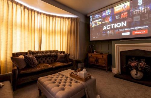 Eltham House | Luxury 5-Bed Home w Cinema Games Room Garden Pass the Keys