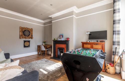 Eltham House | Luxury 5-Bed Home w Cinema Games Room Garden Pass the Keys