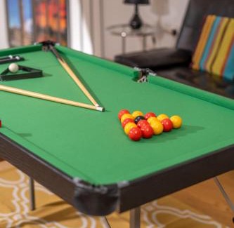 Belfast City Centre Apartment | Luxury 5-Bed Penthouse with Free Parking & Views