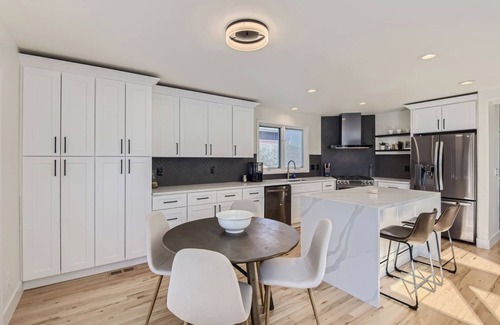 Highlands Ranch House | Luxury 5-bedroom House with numerous Outdoor Spaces & Private Office