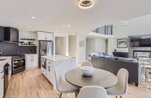 Highlands Ranch House | Luxury 5-bedroom House with numerous Outdoor Spaces & Private Office