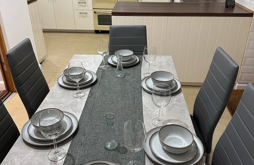 Bloxwich House | Luxury 5 Bedroom Detached HousenBHX, JLR, NEC