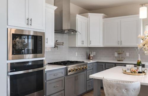 Northeast Heights House | Luxury 5 BR Oasis Movie Room Fenced Yard