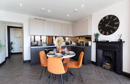 Montpelier Apartment | Luxury 5Bed 2Bath City Apartment On Street Parking