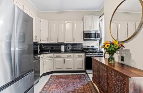 Shaw Apartment | Luxury 5BR DC Townhome + Private Outdoor Patio