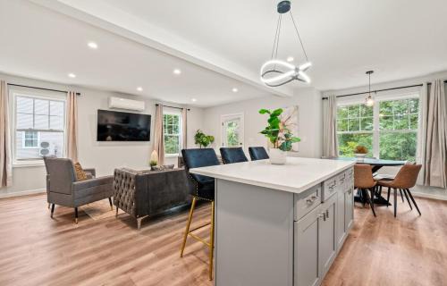 Maple Hill House | Luxury 5BR Home in Central Bloomfield Spot