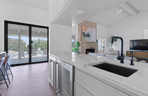 Pleasant Valley House | Luxury 5BR Retreat: Pool, Spa, Golf Views, Mins to Downtown, Rainey & Airport