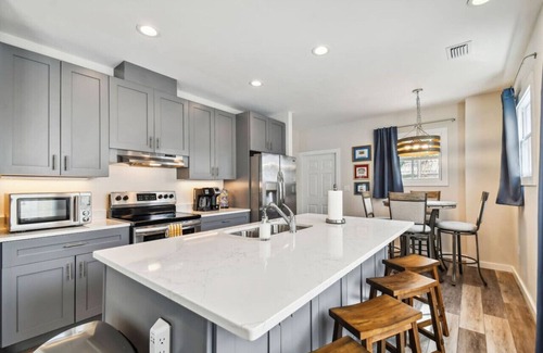 Historic Ybor Villa | Luxury 5BR Ybor City Duplex Near 7th