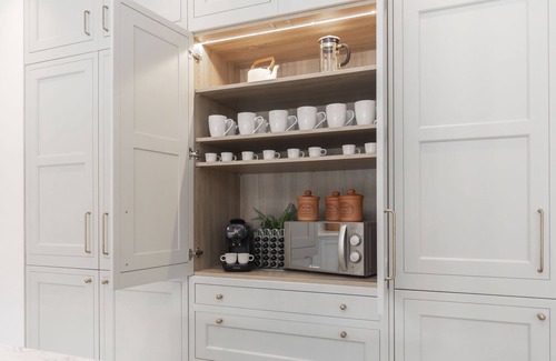 Cheltenham House | Luxury 6 Bedroom Period Home with Sauna and Gym