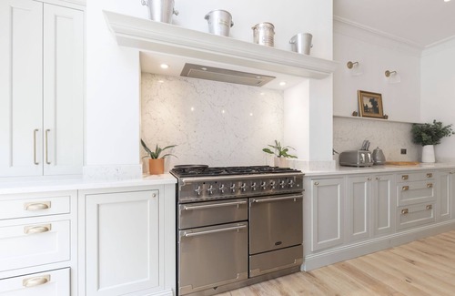 Cheltenham House | Luxury 6 Bedroom Period Home with Sauna and Gym