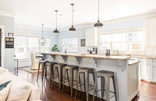 East Side House | Luxury 6-Bedroom Home in Prime Decatur Neighborhood, Near DT ATL