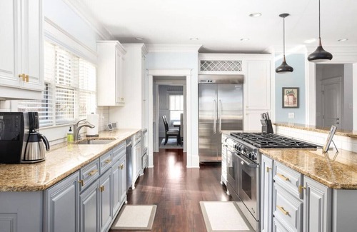 East Side House | Luxury 6-Bedroom Home in Prime Decatur Neighborhood, Near DT ATL