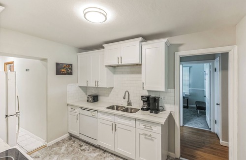 Ferguson House | Luxury 6-Bedroom House in Saint Louis