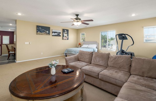 Menifee House | Luxury 6-Bedroom Oasis w 3-Car Garage, Spacious Yard close to Everything