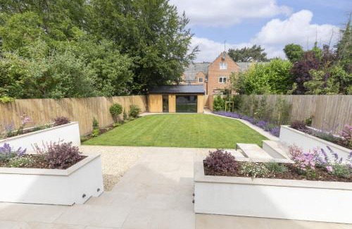 Cheltenham House | Luxury 6 Bedroom Period Home with Sauna and Gym