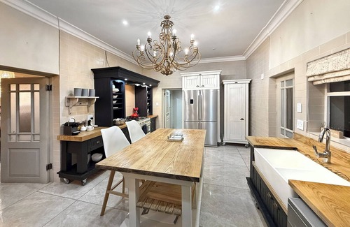 Greater Johannesburg Metropolitan Area Villa | Luxury 6-bedroom villa in Hyde Park Sandton for the discerning family of comfort