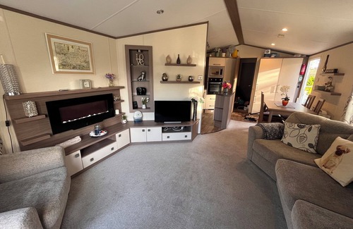 Holton Heath House | Luxury 6 birth caravan on a Parkdean resort. Pet friendly