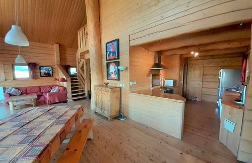 La Joue du Loup Ski Chalet | Luxury 6-room chalet for 14 with fireplace, Wi-Fi and private parking