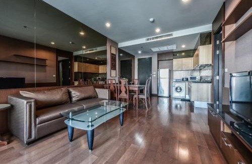 Ratchaprasong Apartment | Luxury 67 sqm private living sanctuary Steps from BTS chidlom