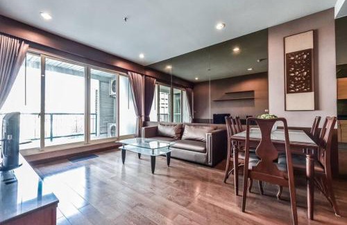 Ratchaprasong Apartment | Luxury 67 sqm private living sanctuary Steps from BTS chidlom
