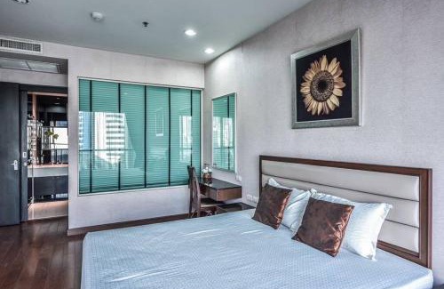 Ratchaprasong Apartment | Luxury 67 sqm private living sanctuary Steps from BTS chidlom