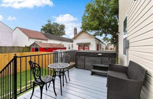 Saint Roch Apartment | Luxury 6BR Oasis near French Qtr