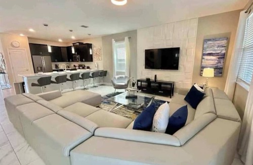 Four Corners House | Luxury 8 bed 5 bath Home Theatre, Pool, Spa, & Free Resort
