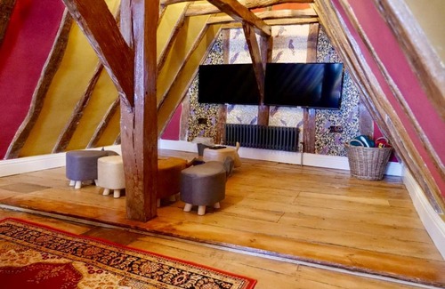 Saffron Walden House | Luxury 8 Bed Manor House Hot Tub Cinema Room SkyTV