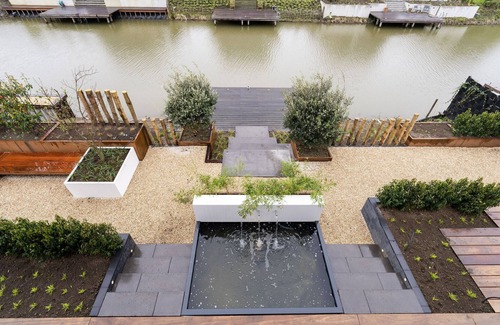 Zeewolde House | Luxury 8-person villa on the water with Jacuzzi, Barrel Sauna, private jetty and spacious garden. Located at Villa Resort Harderwold, near Harderwijk and the Veluwemeer!