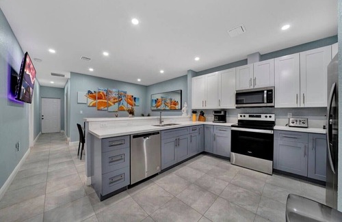 Progresso Village Villa | Luxury 8BR Duplex w/2 Pools Near Las Olas & Beach