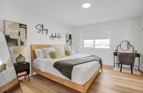 West Edmonton Villa | Luxury AC Sleeps 7