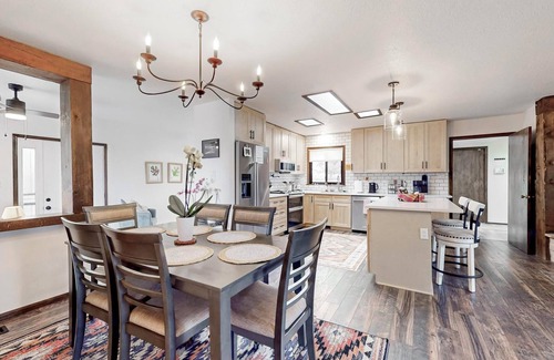 Northeast Heights House | Luxury adobe 3 bdrm! Mtn views, trails, easy access