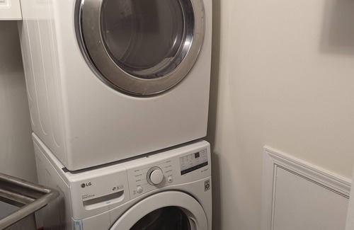 Townline Hill Apartment | luxury airport suite 🏡