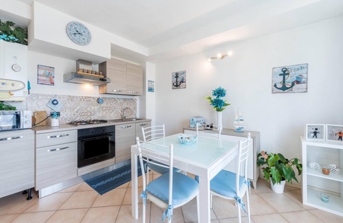 Lonato del Garda Apartment | Luxury Apartment with Shared Pool & Wi-Fi