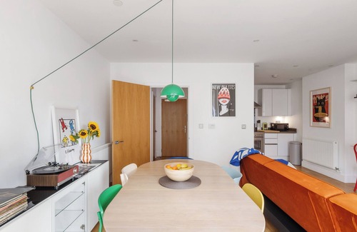 Canning Town Apartment | Luxury Apartment - 5 Mins to Canary Wharf & Excel