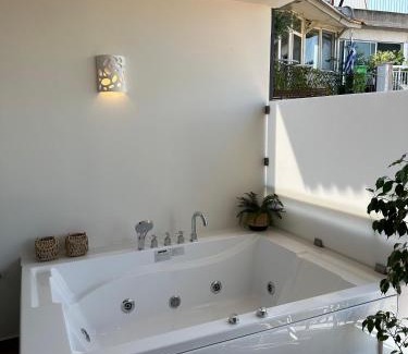 Thessaloniki City Centre Apartment | Luxury apartment 70m2 with 2 bedrooms ,balcony and jacuzzi , Downtown Thessaloniki
