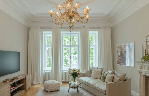 Alservorstadt Apartment | luxury apartment at the Vienna Votiv Church with an idyllic garden viewn