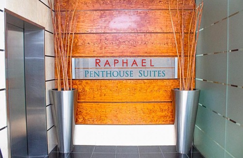 Sandown Apartment | Luxury apartment at Raphael penthouse