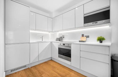 Birmingham Apartment | Luxury Apartment - Balcony - City Centre - Fast WiFi - Netflix 403D