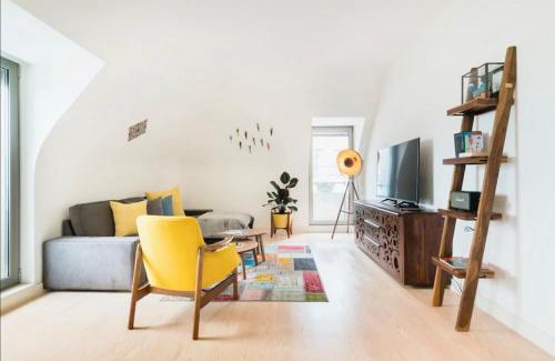 Misericordia Apartment | Luxury Apartment by MyPlaceForYou, very quiet, close to Time Out Market Lisbon