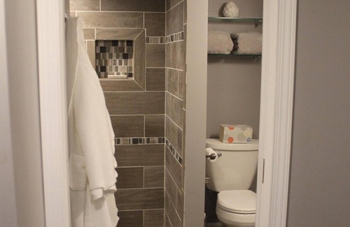 Kutzky Park Apartment | Luxury Apartment Close to Mayo and St. Mary s.........