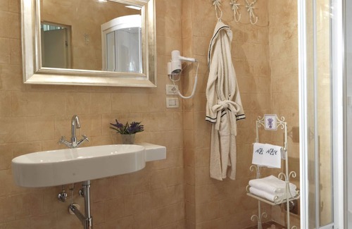 Historic Center Apartment | Luxury Apartment In An Ancient Historical Palace In The Heart Of Bologna