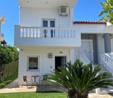 Assos-Lechaio House | Luxury Apartment in Kato Assos - Villa Orangerie