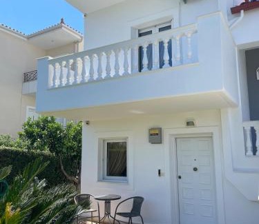 Assos-Lechaio House | Luxury Apartment in Kato Assos - Villa Orangerie