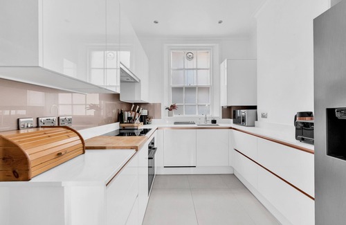 Royal Borough of Kensington and Chelsea Apartment | Luxury apartment in the heart of High Street Kensington, London.