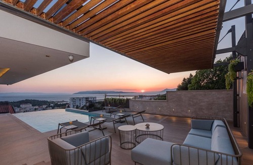 Moca Apartment | Luxury Apartment Makarska Black Magic 1 with pool, gym, sauna and sea view