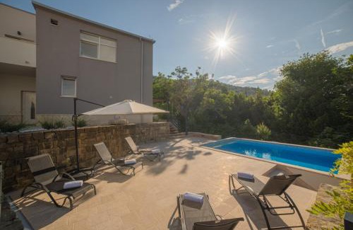 Srinjine Apartment | Luxury apartment with pool-The Box