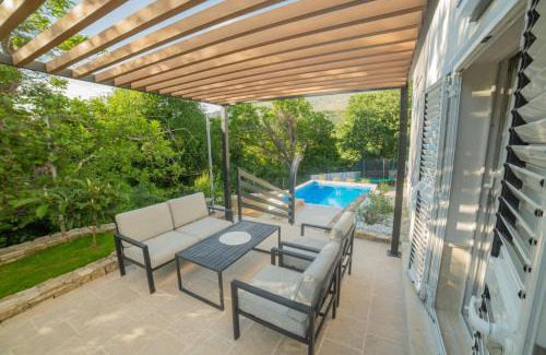 Srinjine Apartment | Luxury apartment with pool-The Box