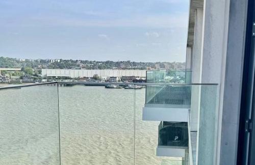 Docklands House | Luxury apartment with River Thames view