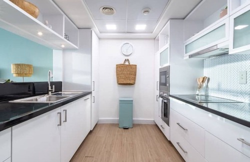 Downtown Dubai Apartment | Luxury Apt, Opposite Burj Khalifa, Dubai Mall & Opera